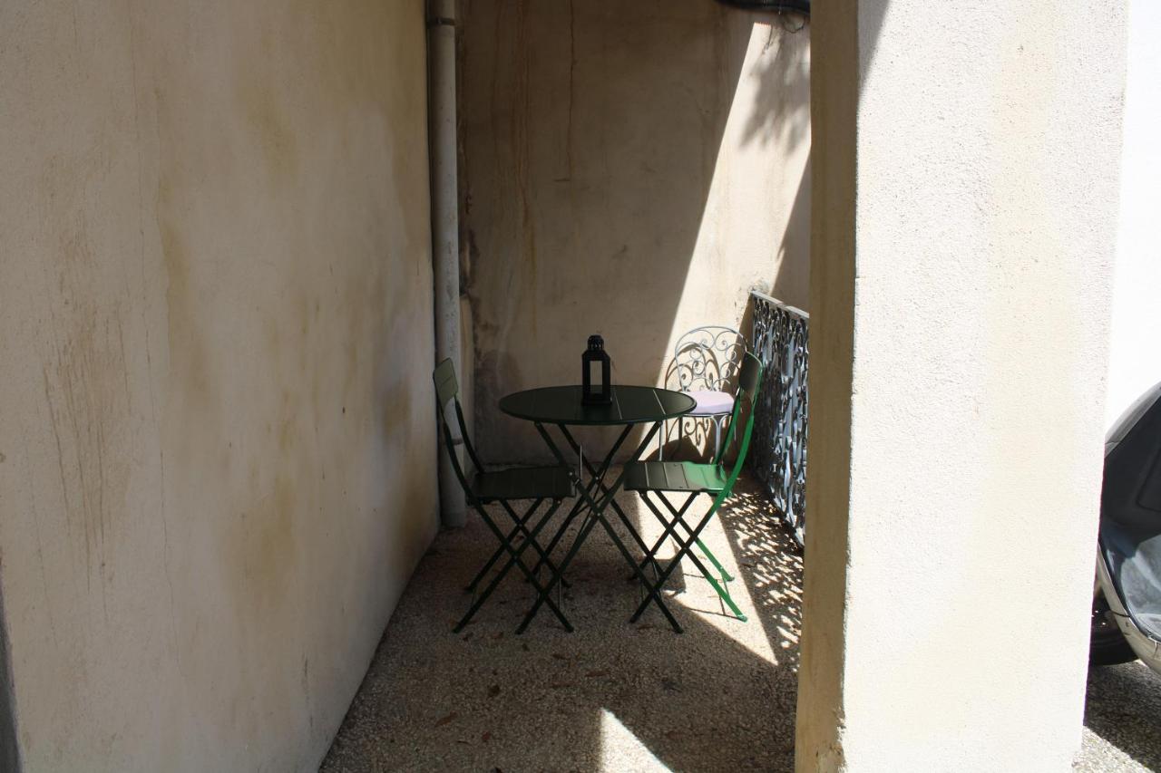 Agreable Appartement P2 Centre Ville Au Calme. Nîmes Buitenkant foto