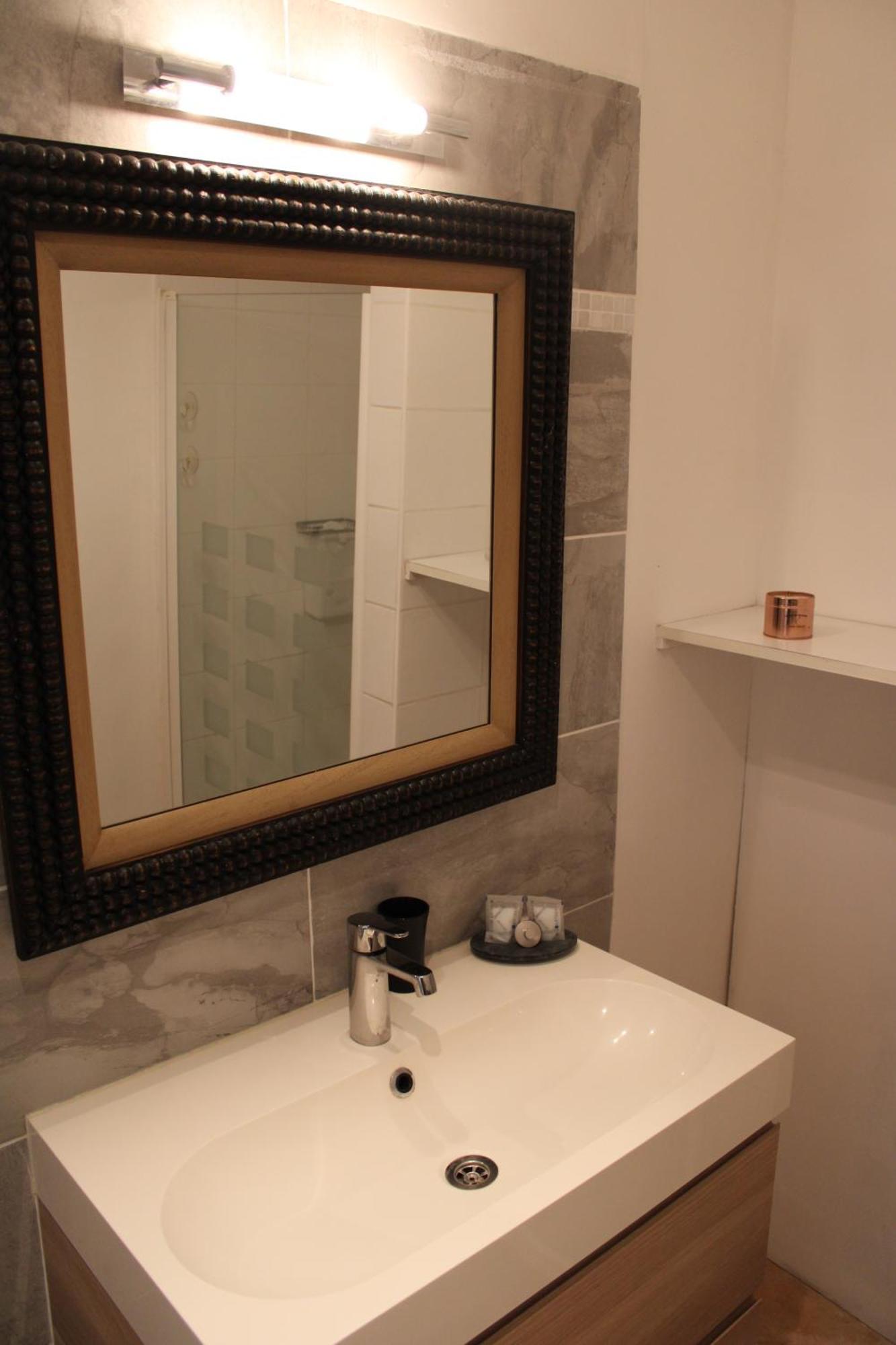 Agreable Appartement P2 Centre Ville Au Calme. Nîmes Buitenkant foto
