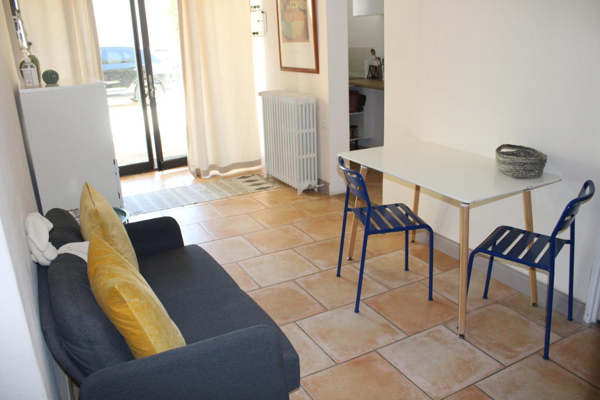 Agreable Appartement P2 Centre Ville Au Calme. Nîmes Buitenkant foto